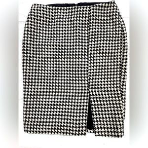 White House/Black Market Houndstooth Skirt. Size 0.